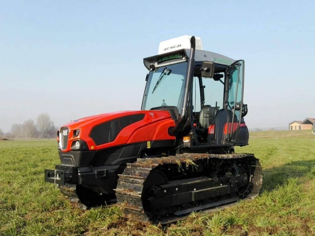 Read more about the article Kabinen für Traktor-Raupen