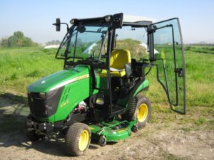 John-Deere-1025-kabine