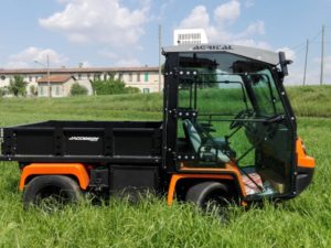 giardinaggio. jacobsen truckster with cabin.