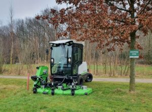 cabine pour tondeuse autoportée électrique professionnelle