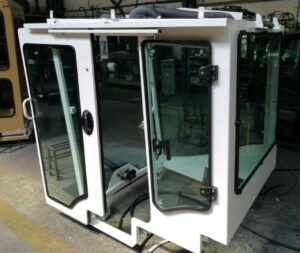 porta scorrevole con movimento lineare per cabina di guida