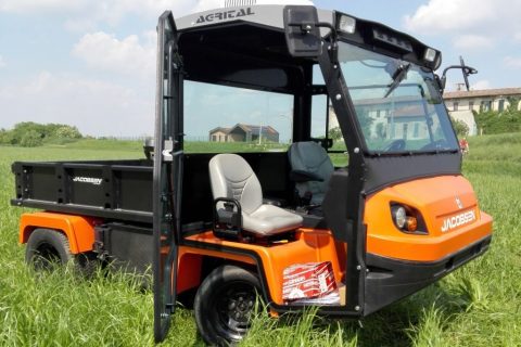 jacobsen-truckster-XD-driver-cabin